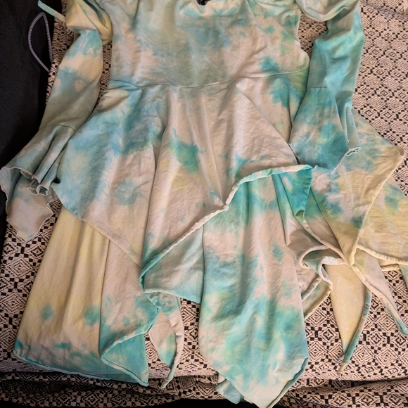 Current Mood Asymmetrical Dress in Green and Yellow - Picture 7 of 12